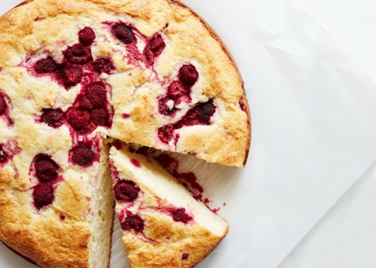 Jednoduchý a chutný recept na malinový koláč dezerty jednoduchý malinový tvarohový koláč ovocné cesto návod