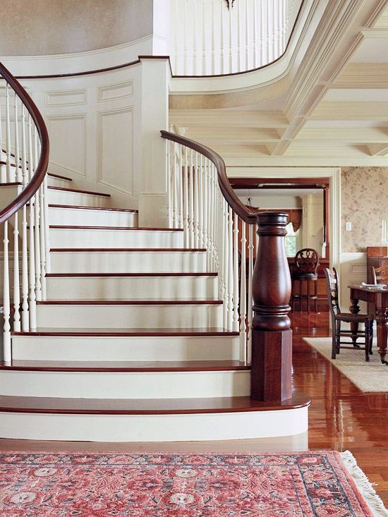 Podlaha, drevená krytina, tibetské koberce zahrievajú atmosféru v miestnosti