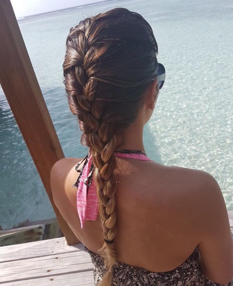 praktické plážové účesy dlhé vlasy francúzsky cop