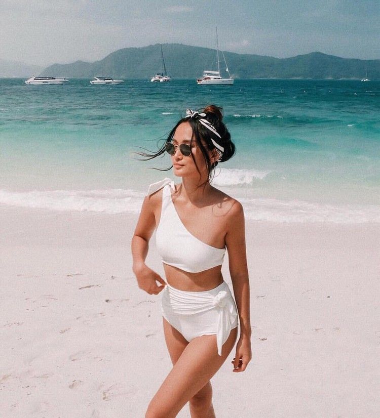 cool plážové účesy s uterákom ležérne drdol dlhé ofiny