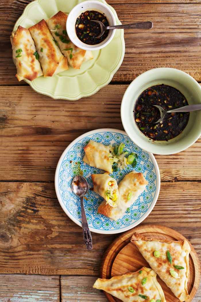 Čerstvo upečené vegetariánske jarné závitky ako predjedlo predjedla Čerstvo upečený recept na predjedlo jarných závitkov