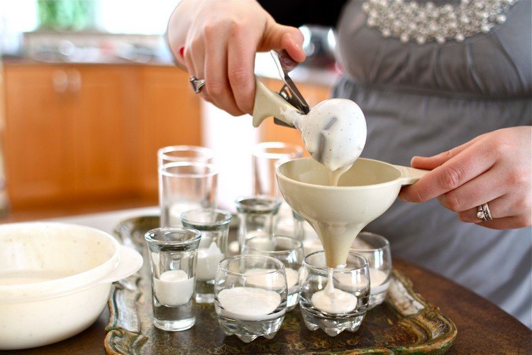 štartéry-v-skle-pripraviť-omáčku-jednoducho-naplniť-lievik