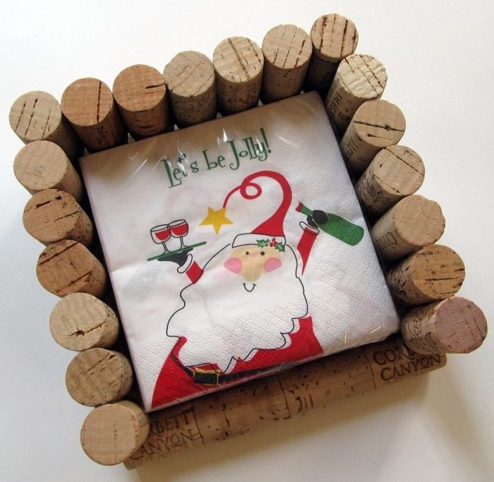 DIY nápady na vianočné servítky na vianočný korok s motívom Santa Clausa Nápady na stojan na servítky na vínový korok a rámček na motív Santa Clausa