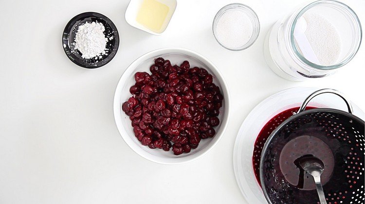 Jednoduchý višňový koláč potrebujete tieto ingrediencie