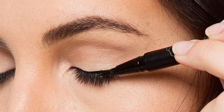 nahé očné tiene a očné linky