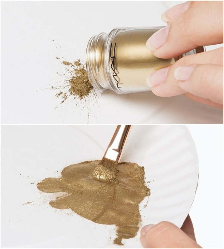 Zmiešajte zlaté pigmenty očných tieňov