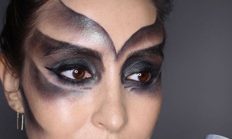 jednoduché halloweenske líčenie len tak okolo očí