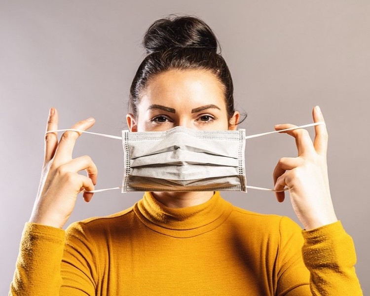 Halloweenske líčenie napriek maske