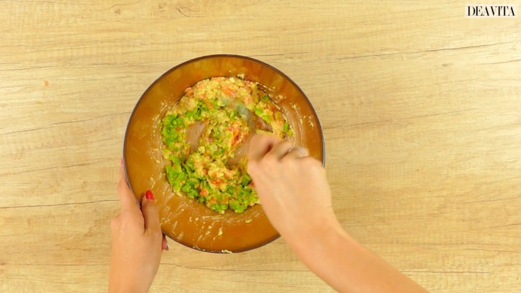 Vmiešajte recept na guacamole, primiešajte suroviny