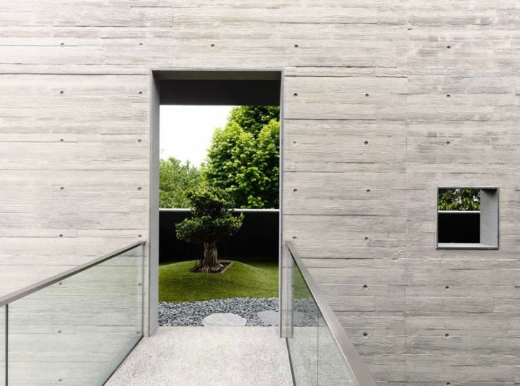 Samostatne stojaci dom veľký záhradný domček vchod do dvora