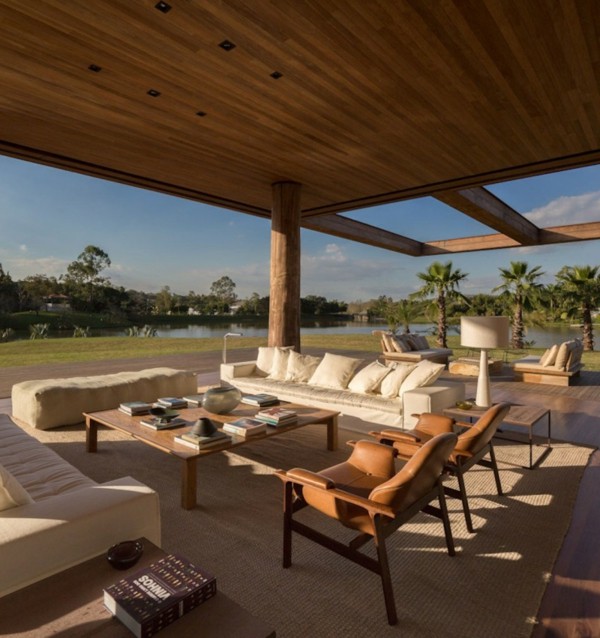 Salónik, záhradné sedenie, skupinová biela posteľ