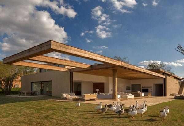 moderný rodinný dom vidiecky trávnik pergola