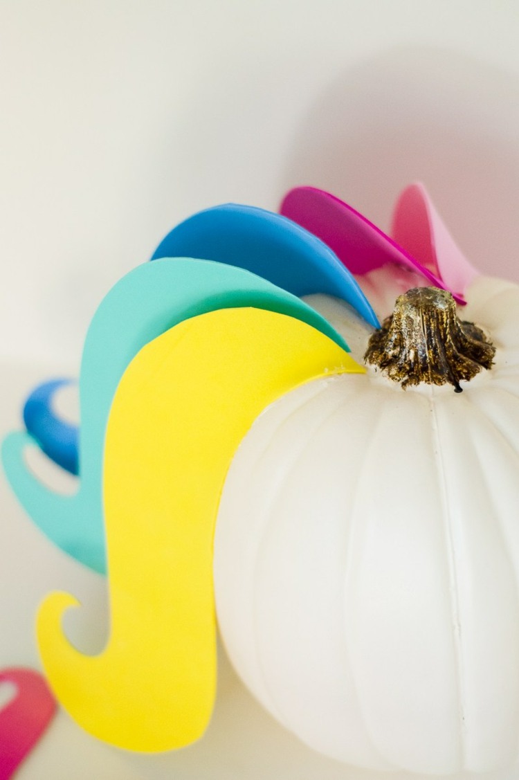 Návod na výrobu jednorožec tekvicový papier dúhové farby