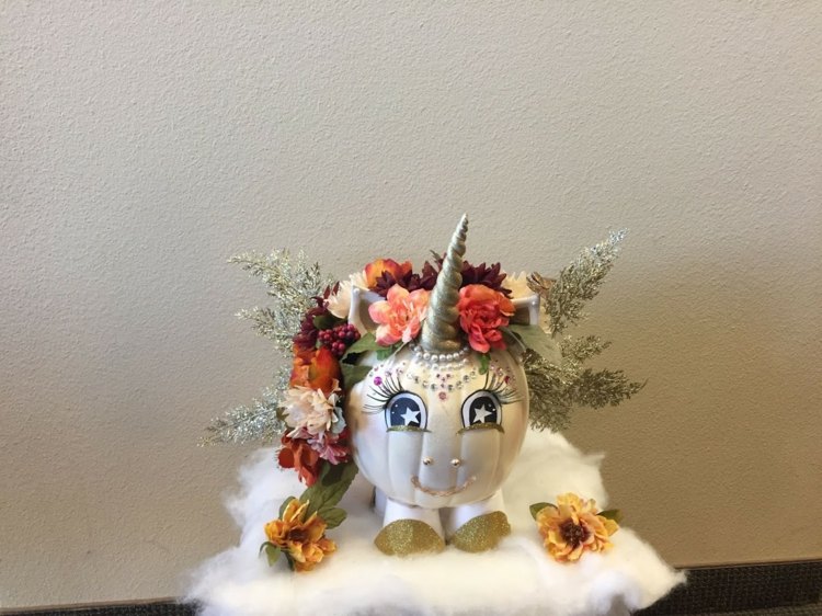 halloween karneval ozdobiť jednorožec tekvica kvety hriva