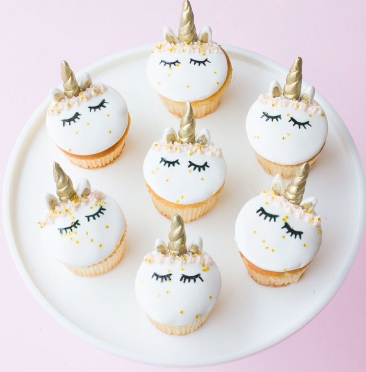 príprava tipov na muffiny s jednorožcom