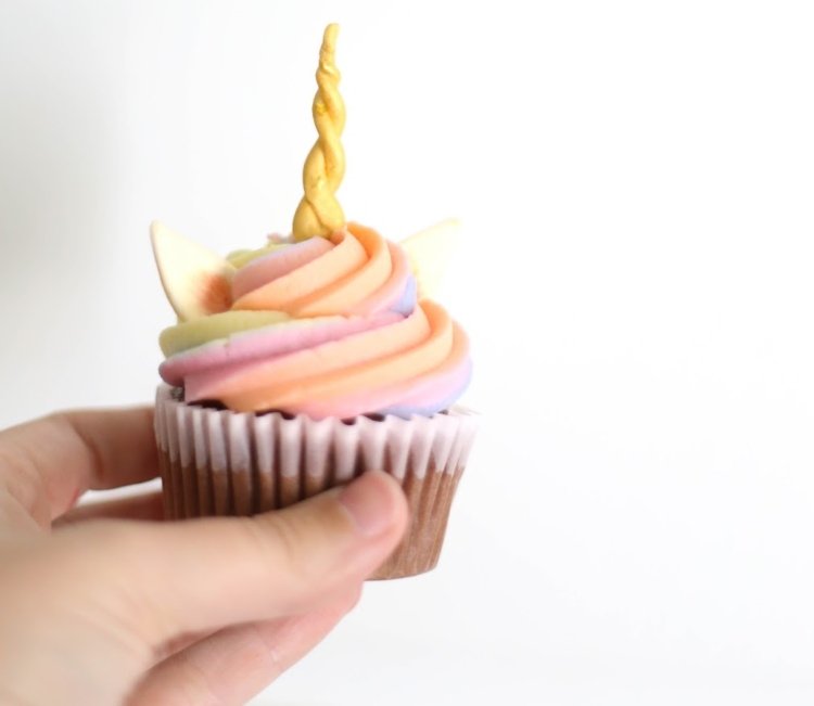 Muffiny z jednorožca si ozdobte nápady krémom
