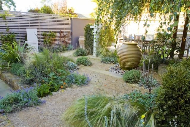 záhradné nápady na ochranu plotu na ochranu terakoty v črepníku