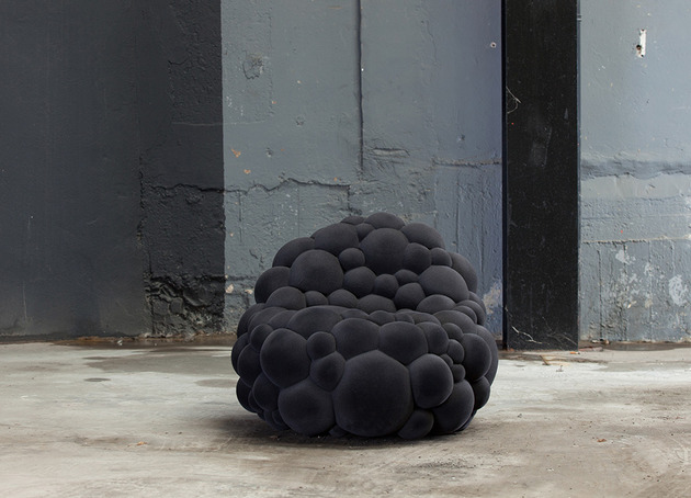 Kreslo s dizajnom balónovitých guličiek čalúnenie penová tkanina-Maarten de-Ceulaer Dizajn kresla Mydlové bubliny rastú ako guličky čalúnenie penová tkaninová výplň-Maarten de-Ceulaer