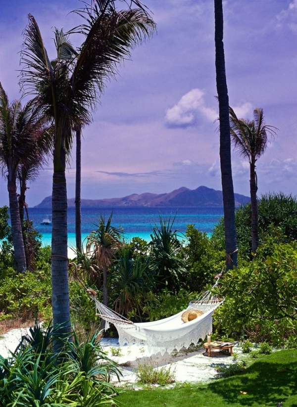 Hojdacia sieť na pláži prázdniny v lete Letná dovolenka Hamaka na pláži