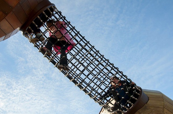 Zábavný park Woody Garden-botanické vybavenie lanového tunelového ihriska Zábavný park Drevená záhrada-botanický lanový tunel Zariadenie detského ihriska moderné