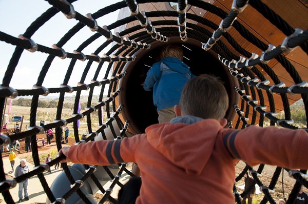 Detské ihrisko lanovky Botanická záhrada Canberra Detské ihrisko s lanovkou-botanická drevená záhrada-Canberra
