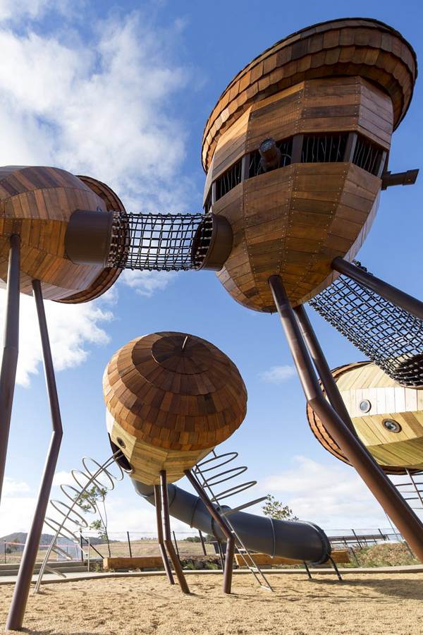 Netradičné ihrisko detské ihrisko vybavenie lezecké palice Netradičné ihrisko Deti stavajú vybavenie detského ihriska lezecké palice