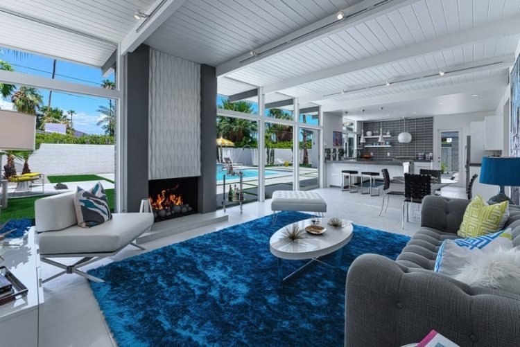 Zariadenie obývačky sivobielou modrou modernou