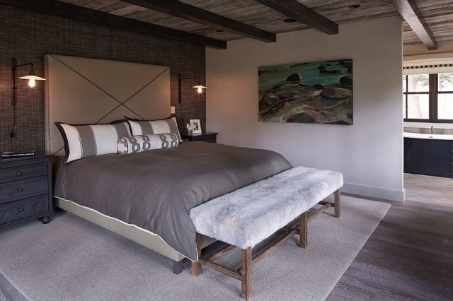 rustikálna spálňa-odhalená-konštrukcia z dreveného trámu-strop-nízka