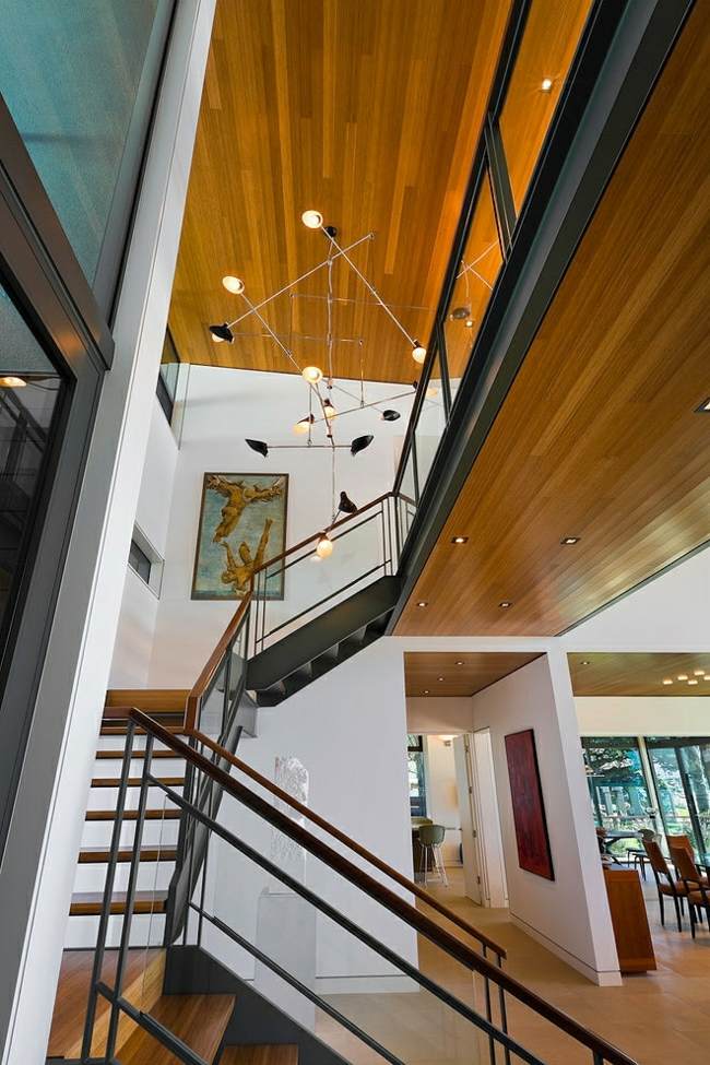 Lustrový drevený obklad steny