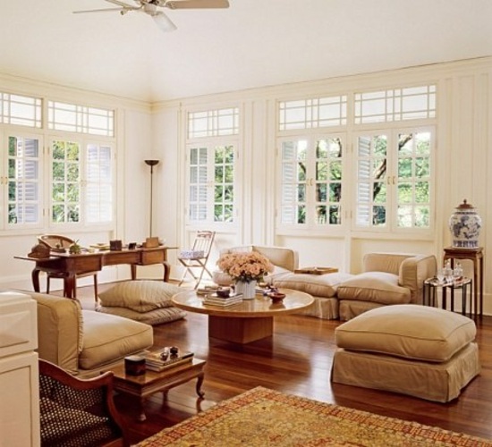 Kožený nábytok do obývačky v koloniálnom štýle, čínsky porcelán