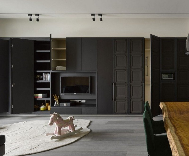 Moderná obývacia izba s tmavosivým nábytkom Poličky na nábytok-puristický-štýl bývania-antracitovo-sivé