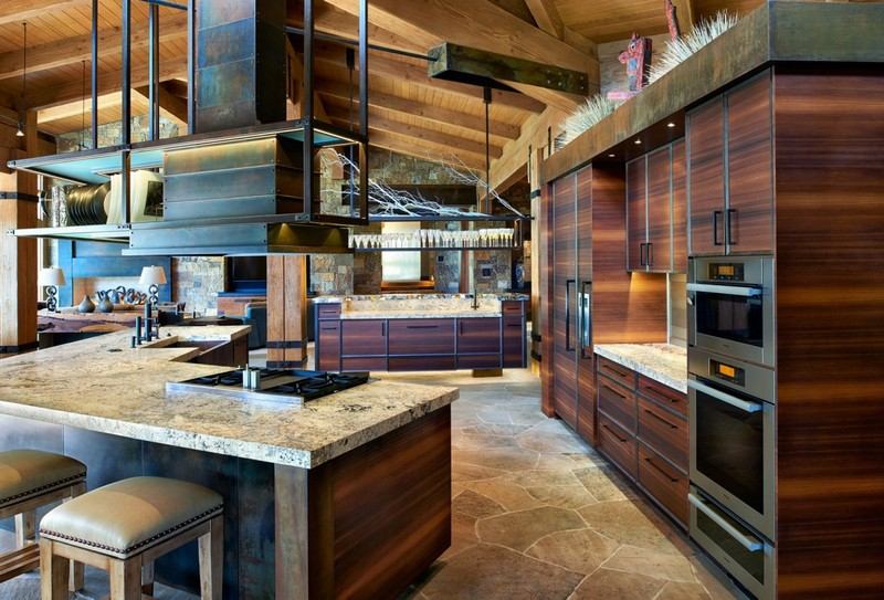 Kuchyňa vo vidieckom štýle vybavená modernými vstavanými spotrebičmi Dizajn zariadenia a záhrady vo vidieckych domoch v štýle čela z dreva