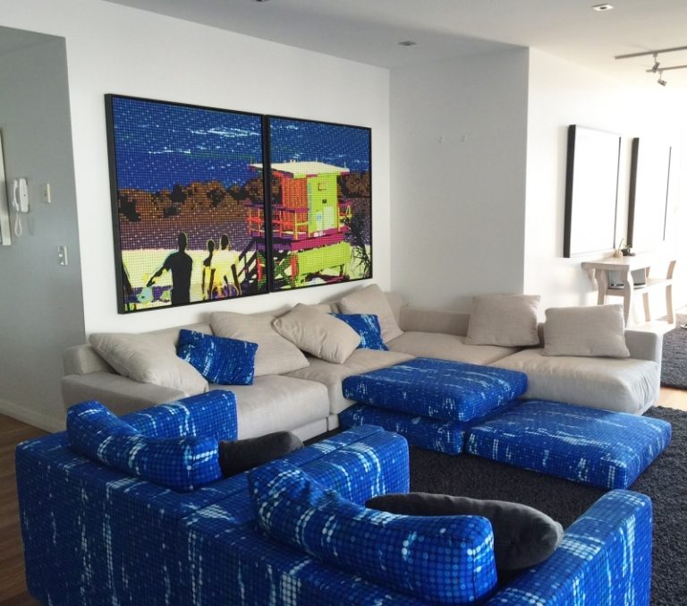 Krajina obývačky v štýle Miami s modrými akcentmi zariadenie-nápady-2015-aktuálne-bývanie-trendy-Miami-štýl