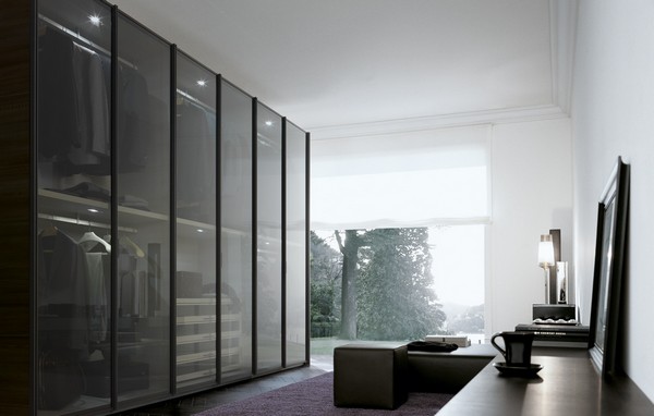 Sklenené dvere do chodbovej skrinky