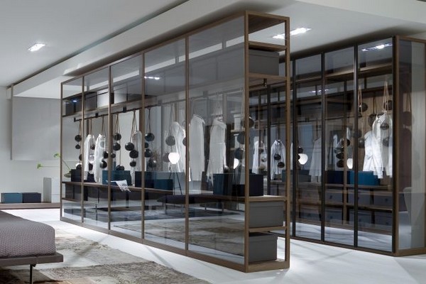 otvorený šatník-obývacia izba