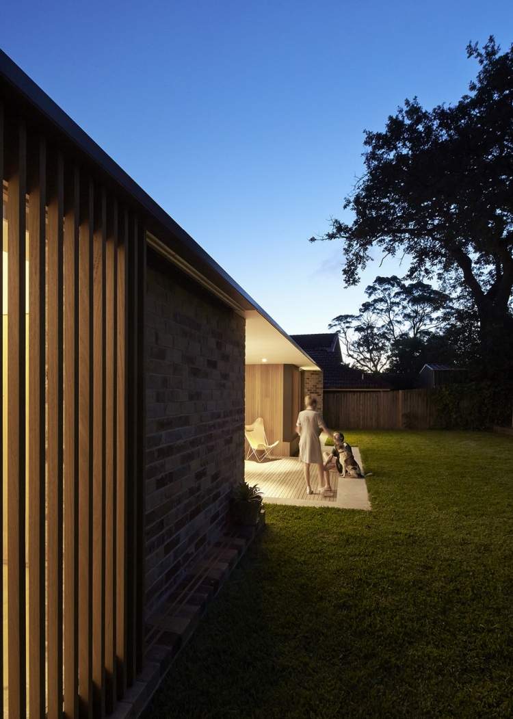 Moderný rodinný dom s veľkou záhradou Nápady na zariadenie-vidiecky štýl-záhrada-obývacia izba-prístup