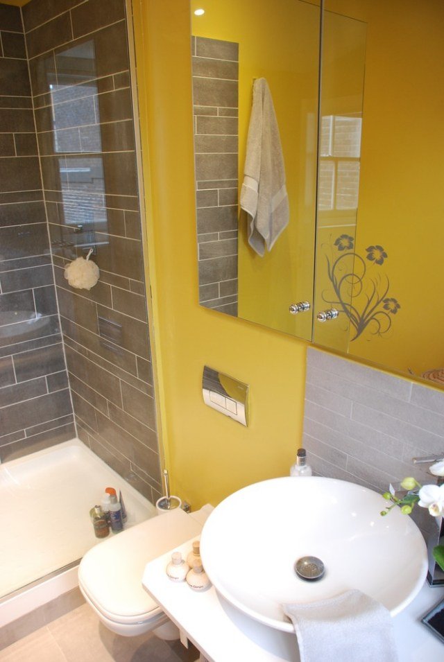 Nábytok-tipy-pre-malé-kúpeľne-dizajn-steny-s-dlaždicami-dekoratívne vzory