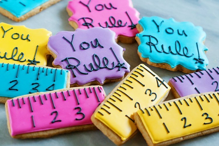 Školská párty oslávi nápady cookies zdobia tematické