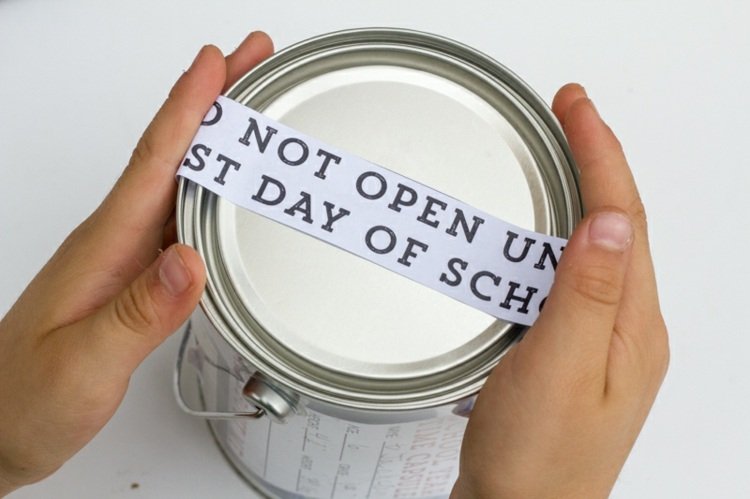 drobenie časovej kapsuly zvýraznenie školského skla