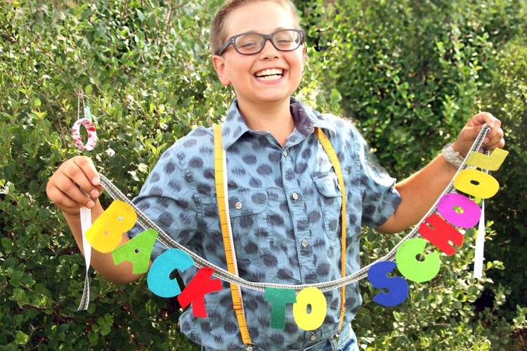 nápady na návrat do školy dizajn veniec písmená študentská fotografia