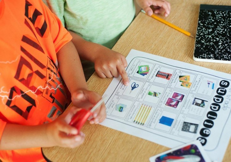 hry pre školské vzdelávanie organizovať lov smečiarov oslavovať školskú párty