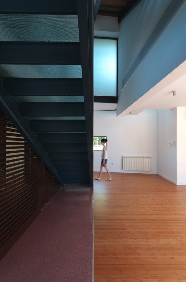 pristavaný dvojdom asymetrické fasádne schody pristavaný dvojdom s asymetrickými fasádnymi schodiskami