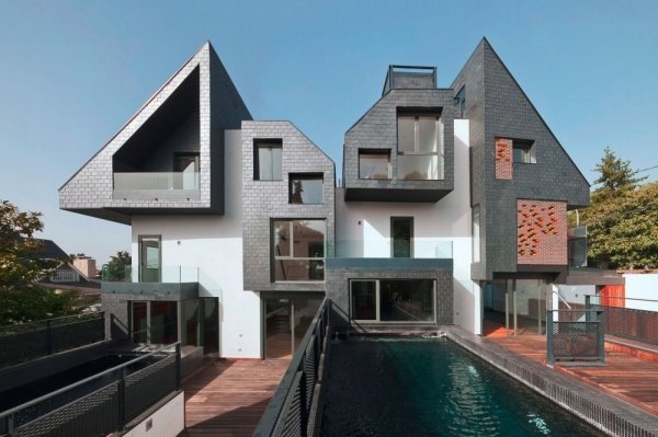 pristavaný dvojdom asymetrická fasáda čelo pristavaný dvojdom s asymetrickou prednou fasádou