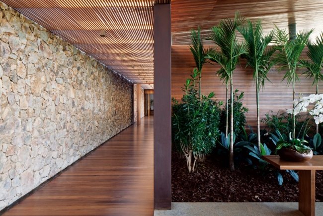 jacobsen arquitetura BV interiér domu záhradný kamenný múr jacobsen arquitetura BV interiér domu s plochou strechou záhradný kamenný múr