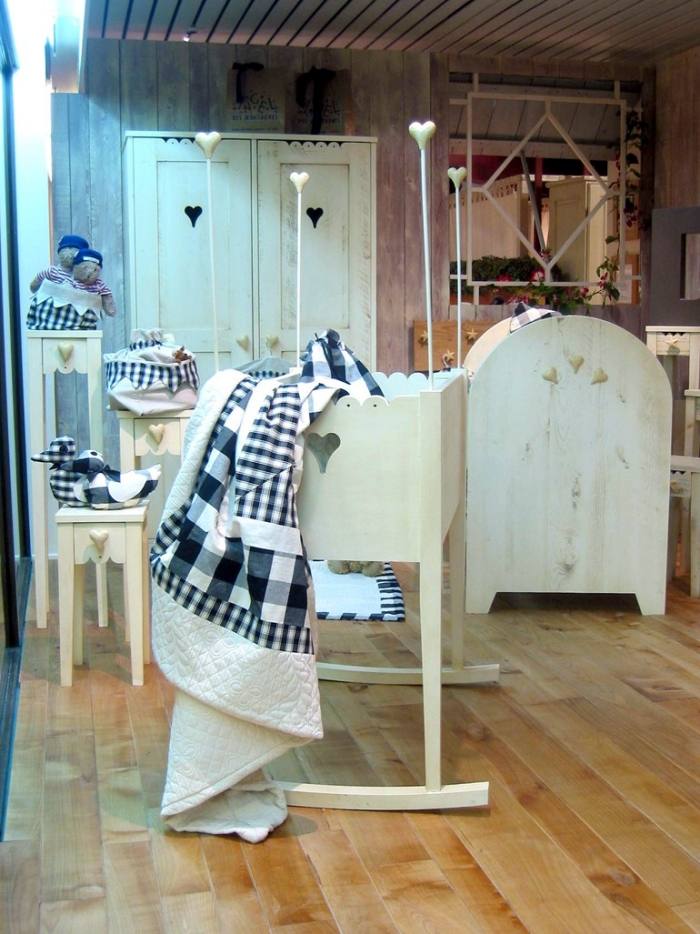 Detská kolíska-dizajn-vyrobená z dreva-MER-ET-MONTAGNE-Mathy-by-Bols