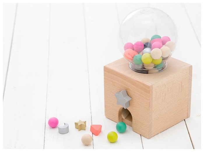 Dizajn škôlky-hračky-žuvačka stroj-kusy dreva