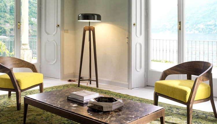 elegantná stojanová lampa Pileo s talianskym dizajnom a jemným vintage nádychom moderné-stojace-žiarovky-priťahujúce pozornosť-ušľachtilé-elegantné-stoličky-čalúnenie-horčicovo-žlté-Porada-Pileo