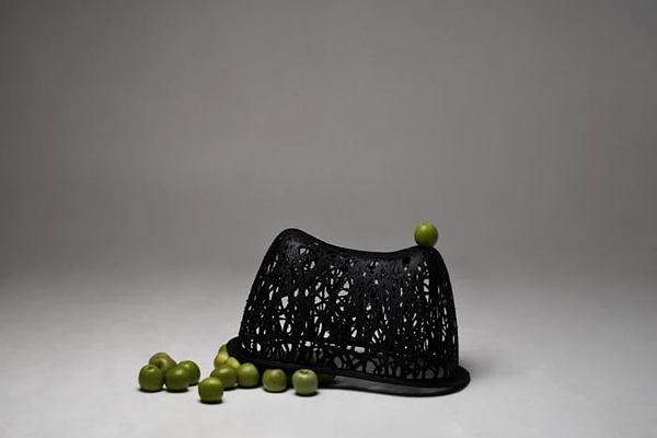 Dizajnový nábytok z jabĺk zo sopečnej textílie