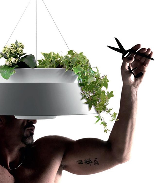 jedinečný dizajn žiarovky kombinuje rezanie žiarovky a kvetináča