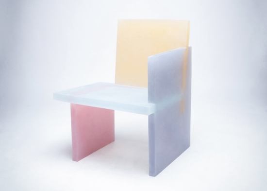 lakťová opierka dizajnérskeho nábytku z farebnej živice